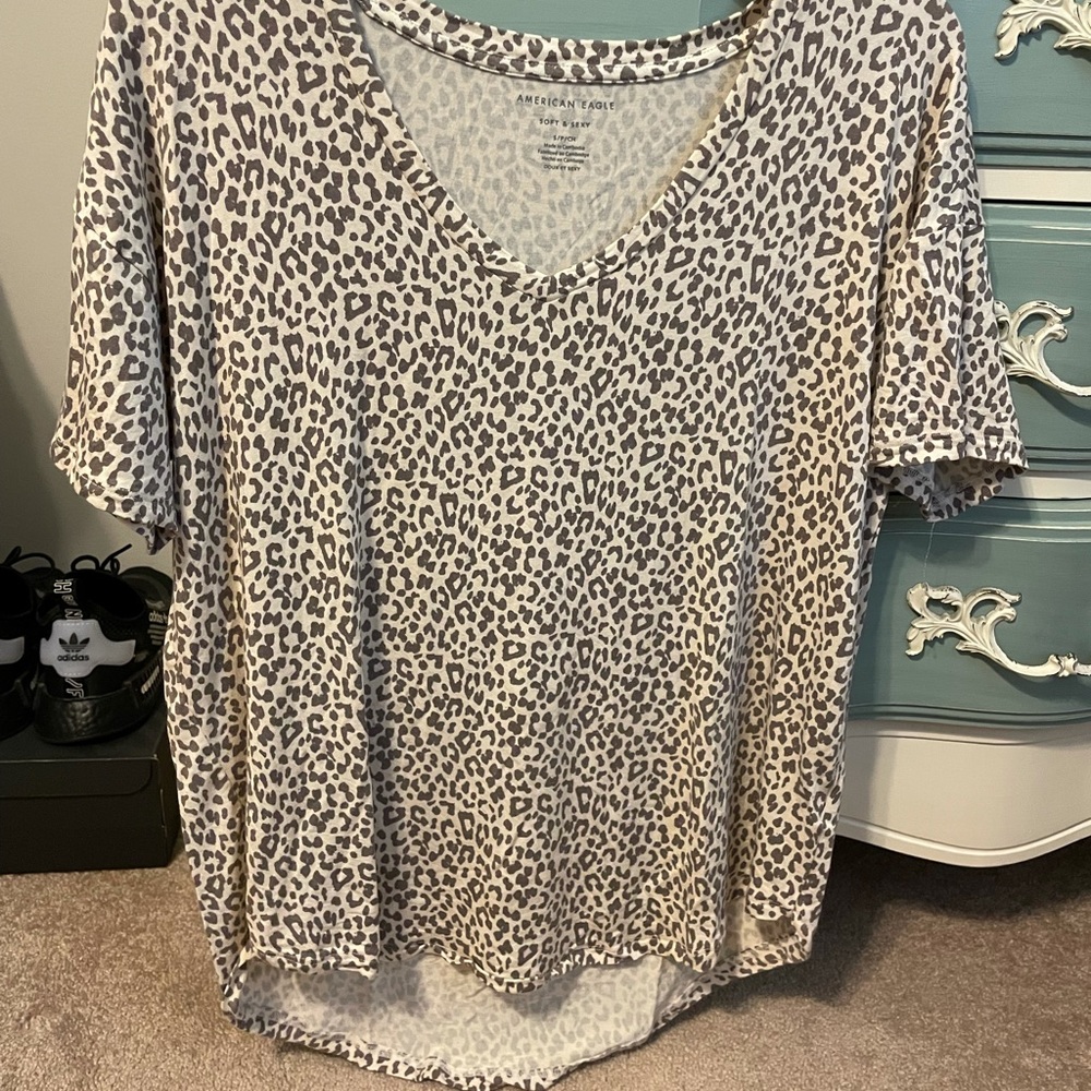 American Eagle printed top. great condition